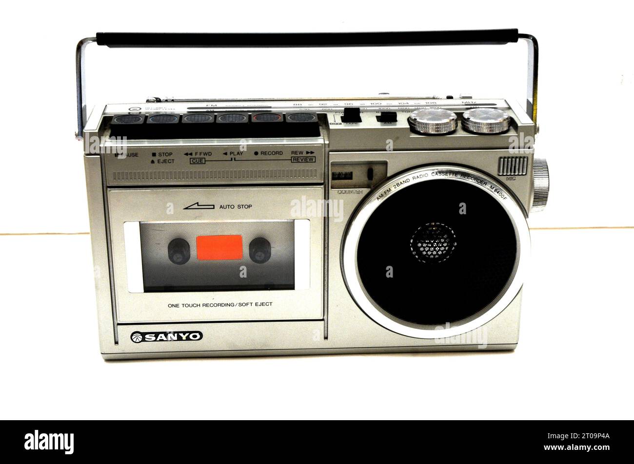 sanyo; Kassette; 70er Jahre; Musikgerät; 70er Jahre Musikplayer; Band; Kassette; Sanyo Radiokassette; Vintage Radiokassette Stockfoto