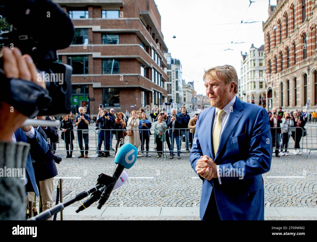 Amsterdam 05-10-2023 König Willem-Alexander während einer Erklärung seines Großvaters Prinz Bernhard, als er den Königlichen Preis für Malerei 2023 (Koninklijke prijs voor Vrije Schilderkunst 2023) im Königlichen Palast Amsterdam erreichte. Prinz Bernhard hatte stets bestritten, Mitglied der Hitlers National Socialist Party NSDAP zu sein, obwohl er in den 1990er Jahren eine Kopie seiner Mitgliedschaft in den Vereinigten Staaten entdeckt hatte Flip Maarschalkerweerd, ehemaliger Direktor des königlichen Archivs, fand die ursprüngliche Mitgliedskarte, als er einige Jahre vor seiner Pensionierung im Jahr 2019 eine Bestandsaufnahme des Prinzen in seinen Privatpapieren machte. King Stockfoto