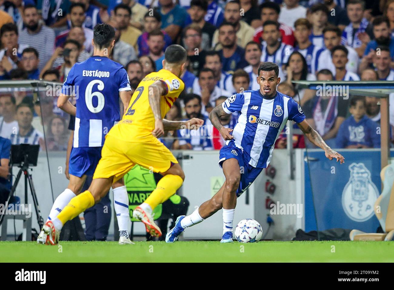 Galeno (FC Porto) in Aktion während der UEFA Champions League Gruppe H, Spiel 2, Spiel zwischen dem FC Porto und dem FC Barcelona Stockfoto