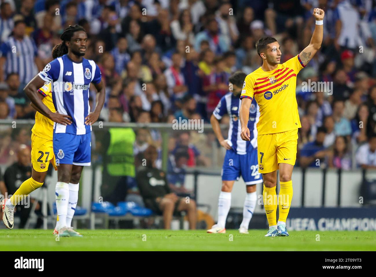 Ferran Torres (FC Barcelona) feiert das Tor während der UEFA Champions League Gruppe H, Spiel 2, Spiel zwischen dem FC Porto und dem FC Barcelona Stockfoto