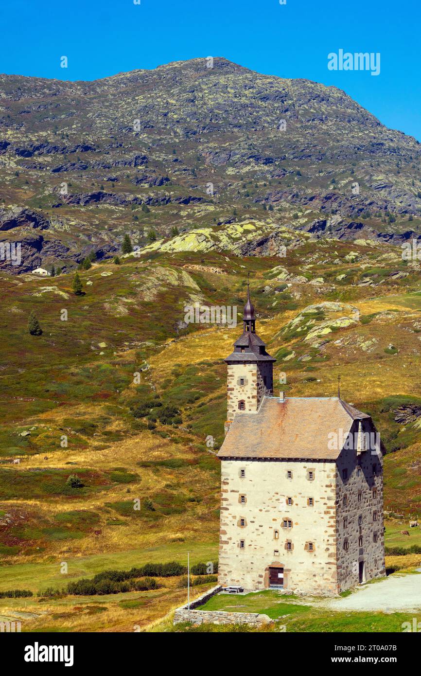 Das ehemalige Hospiz „altes Spittel“ steht unterhalb der Alpstafel Niwe östlich der Gampisch-Ebene. Simplon Pass, alt. 2005 m. Schweiz. Kaspar Stockalp Stockfoto