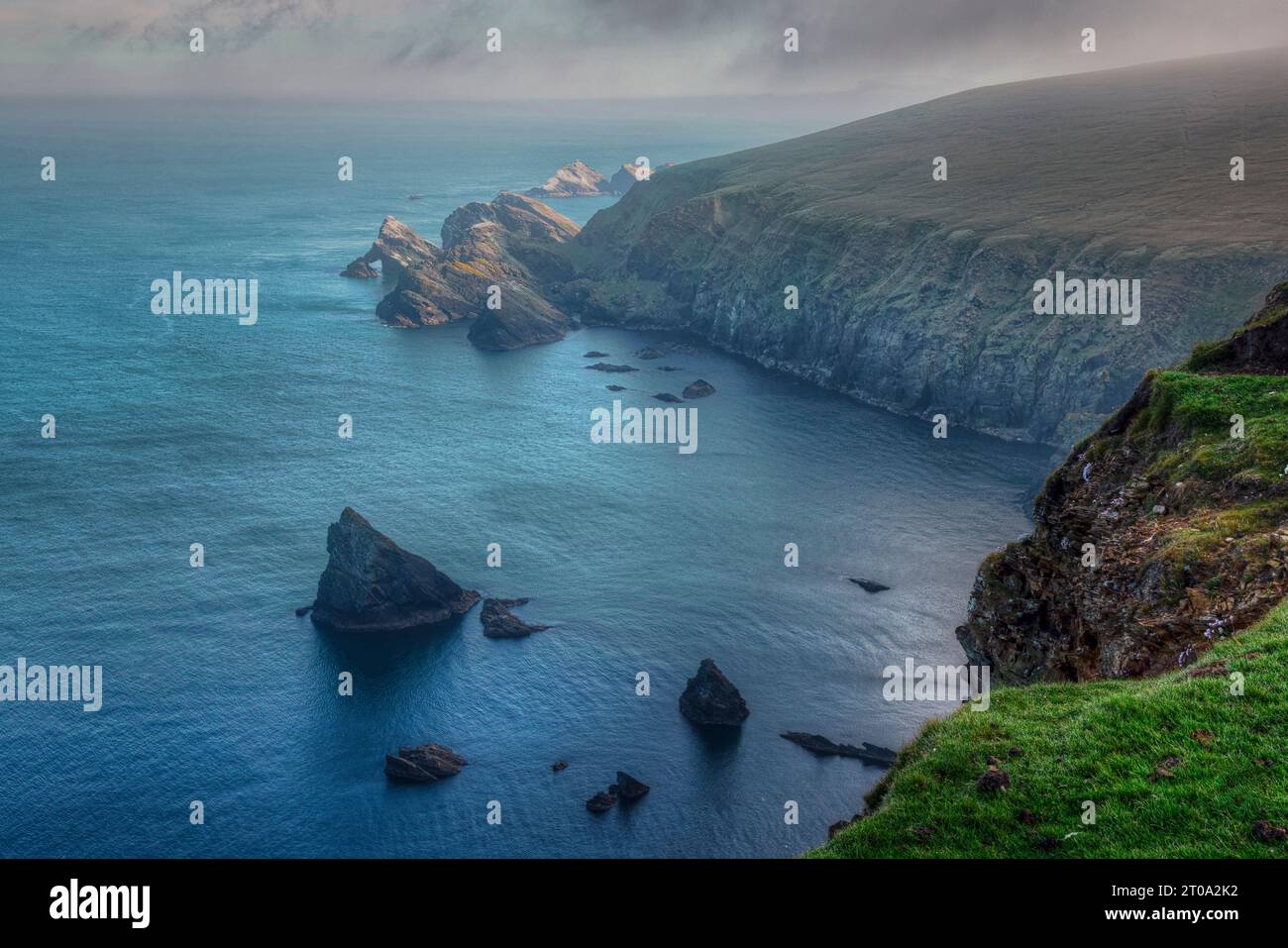 Die dramatische Küste der Hermaness auf Unst, Shetland Islands. Stockfoto