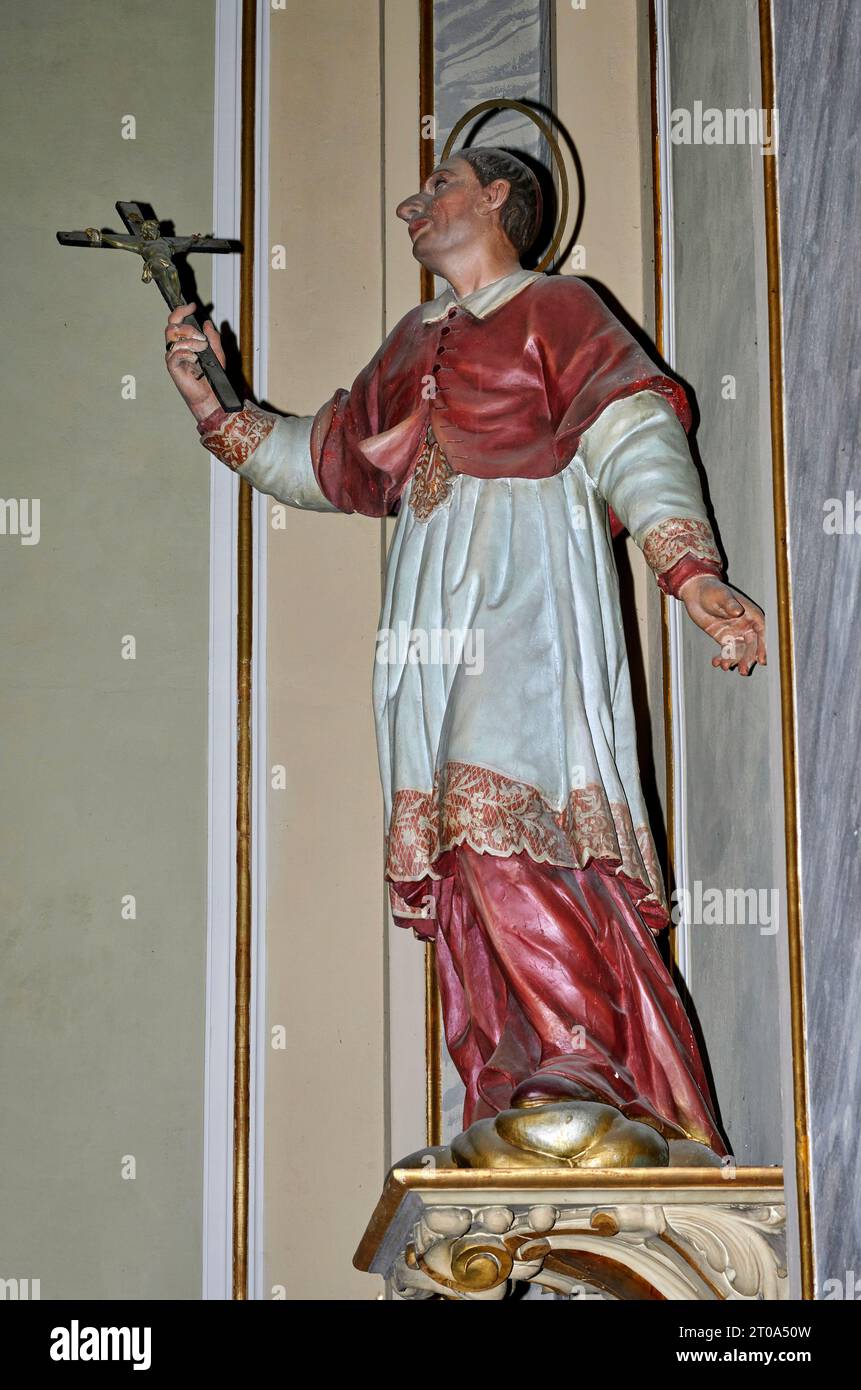 S. Carlo Borromeo - legno intagliato e dipinto - scultore lombardo del XVIII secolo - Calcio (BG), chiesa parrocchiale di San Vittore Stockfoto