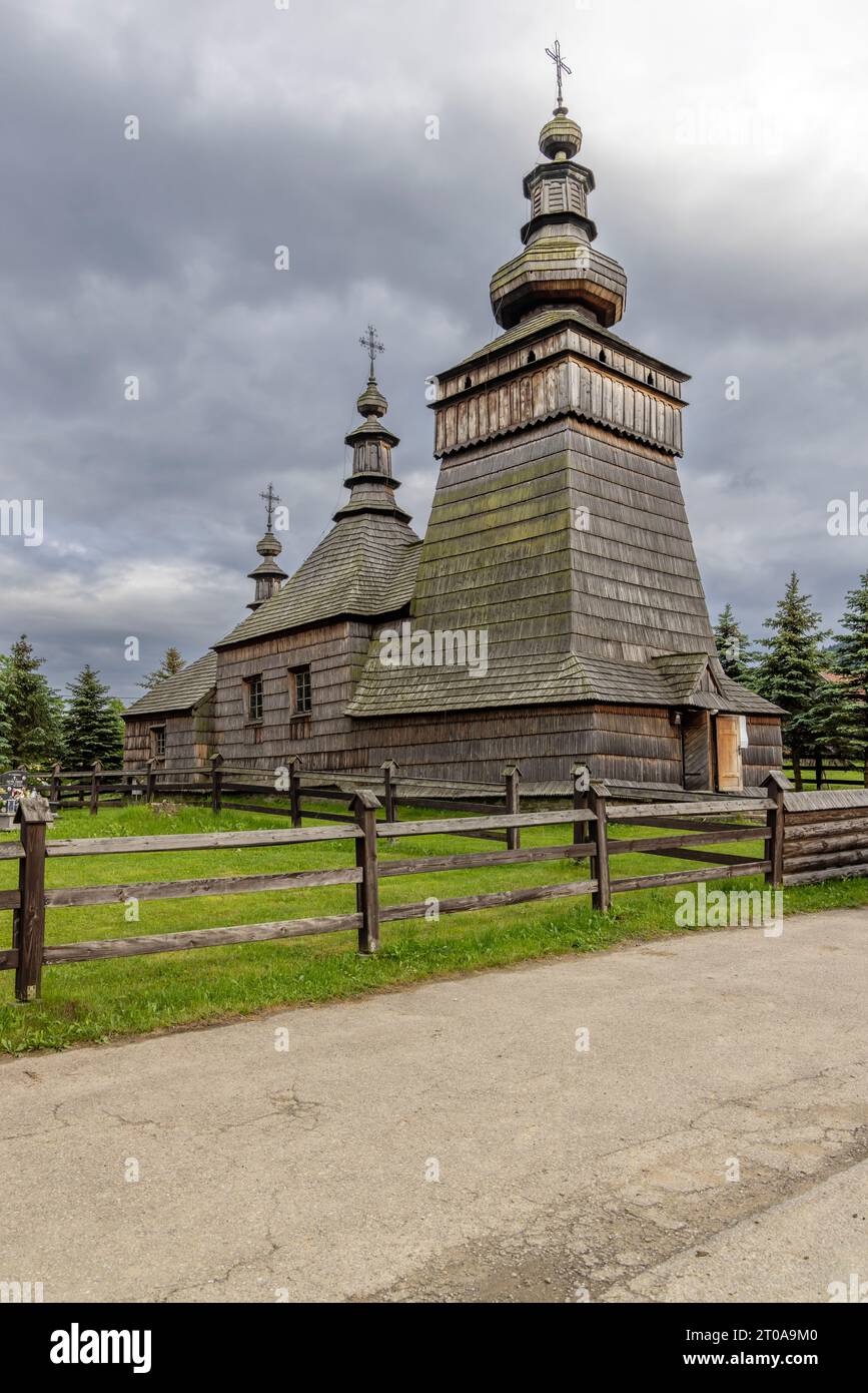 Römisch-katholische Kirche der Heiligen Cosmas und Damian Church, Skwirtne, Woiwodschaft Kleinpolen, Polen Stockfoto