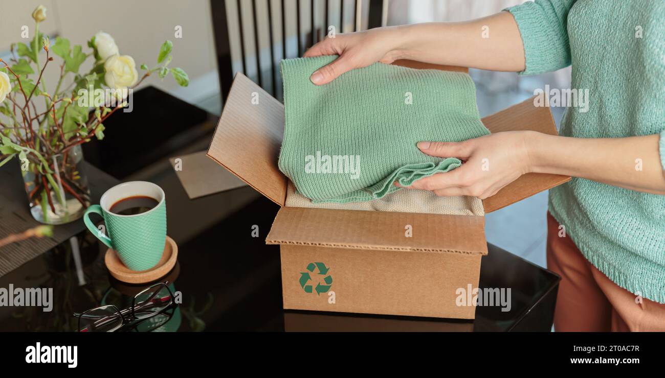 Wiederverwendung, Recycling von Materialien und Reduzierung von Abfällen in der Mode Stockfoto