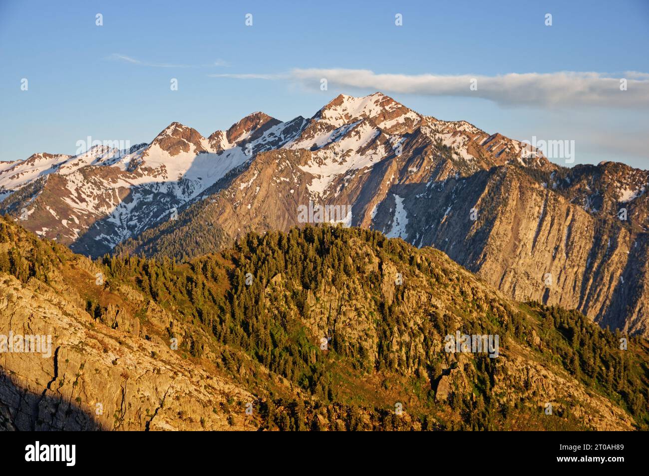 Twin Peaks Mountain vom Olymp in den Wasatch Mountains von Utah kurz vor Sonnenuntergang Stockfoto