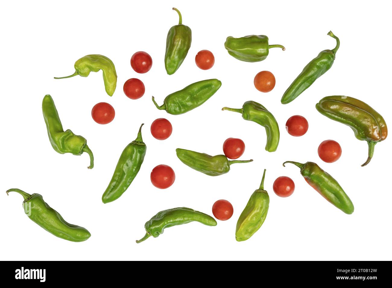 Eine Zusammensetzung einiger grüner Paprika und Tomaten auf transparentem Hintergrund Stockfoto
