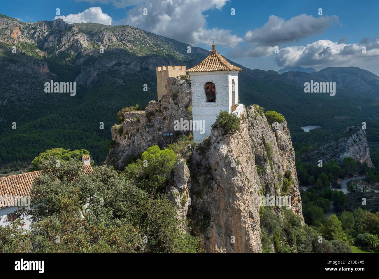 Das Dorf El Castell de Guadalest gilt als das meistbesuchte Dorf in der spanischen Provinz Alicante Stockfoto