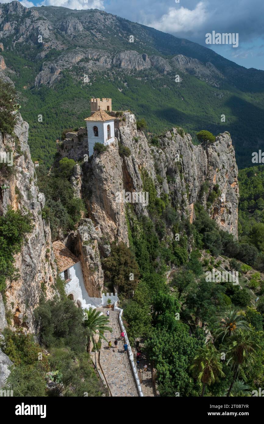 Das Dorf El Castell de Guadalest gilt als das meistbesuchte Dorf in der spanischen Provinz Alicante Stockfoto