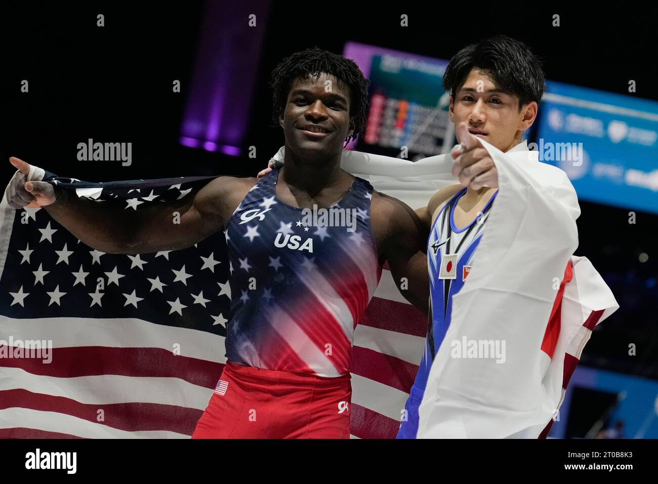 Japan's Daiki Hashimoto, right and gold medal, and United States' Frederick Richard, left and bronze medal, celebrate after the men's all-round final at the Artistic Gymnastics World Championships in Antwerp, Belgium, Thursday, Oct. 5, 2023. (AP Photo/Virginia Mayo) Stockfoto