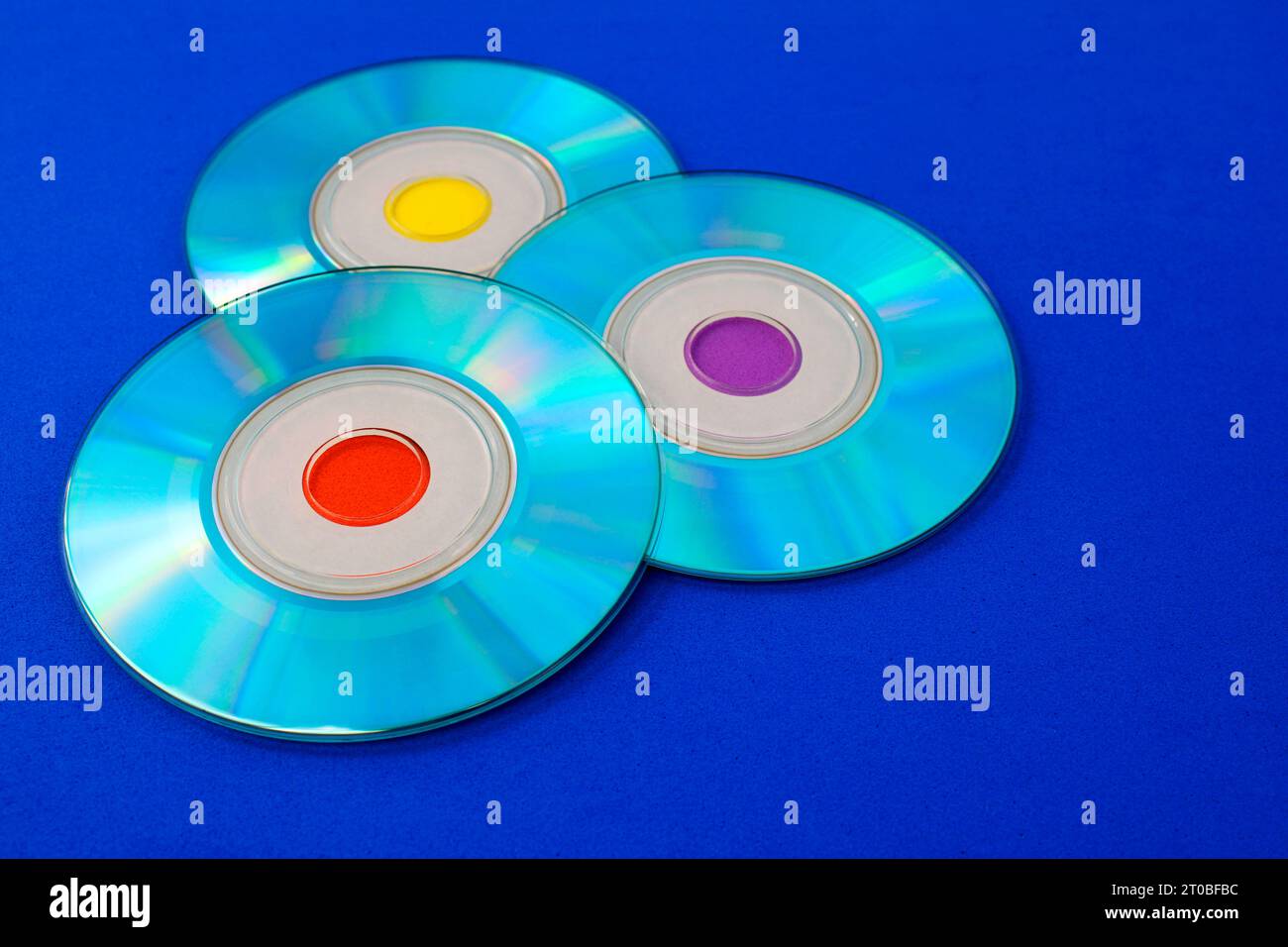 CDs mit Farben, die in Grafiken aus den 80er Jahren verwendet wurden Stockfoto