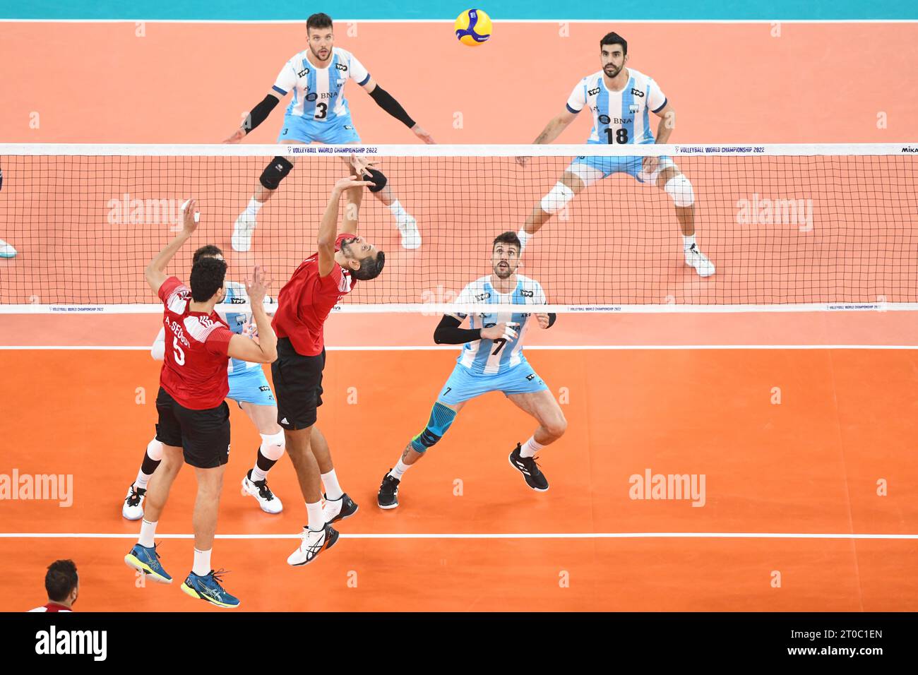 Hossam Abdalla (Ägypten), Facundo Conte, Agustin Loser (Argentinien). Volleyball-Weltmeisterschaft 2022. Stockfoto