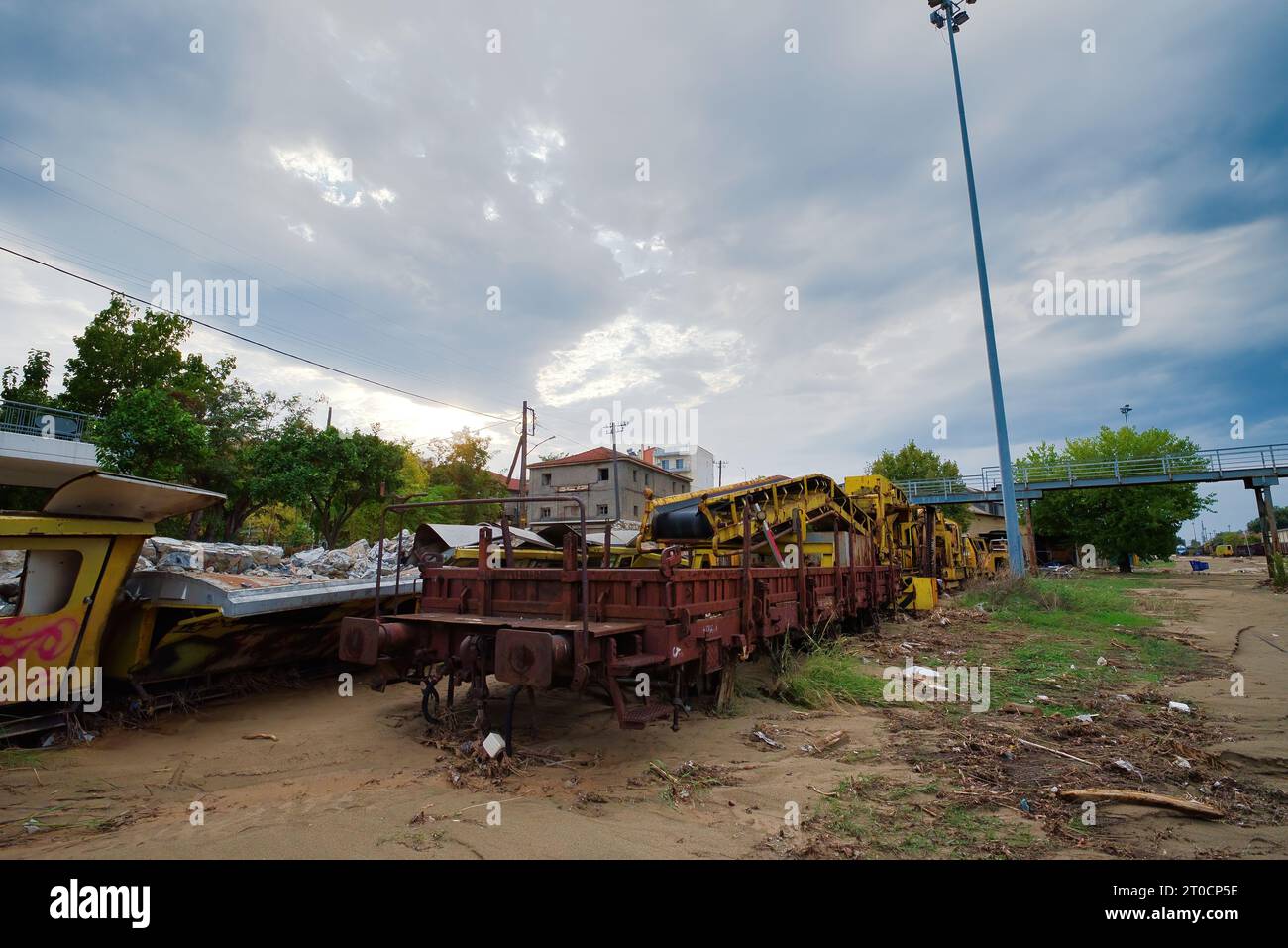 Bahnhof beschädigt durch Hochwasser, Volos, Griechenland, 30. September 2023. Klimawandel. Krafsidonas Bach, Überschwemmung durch schlechtes Wetter Elias Stockfoto