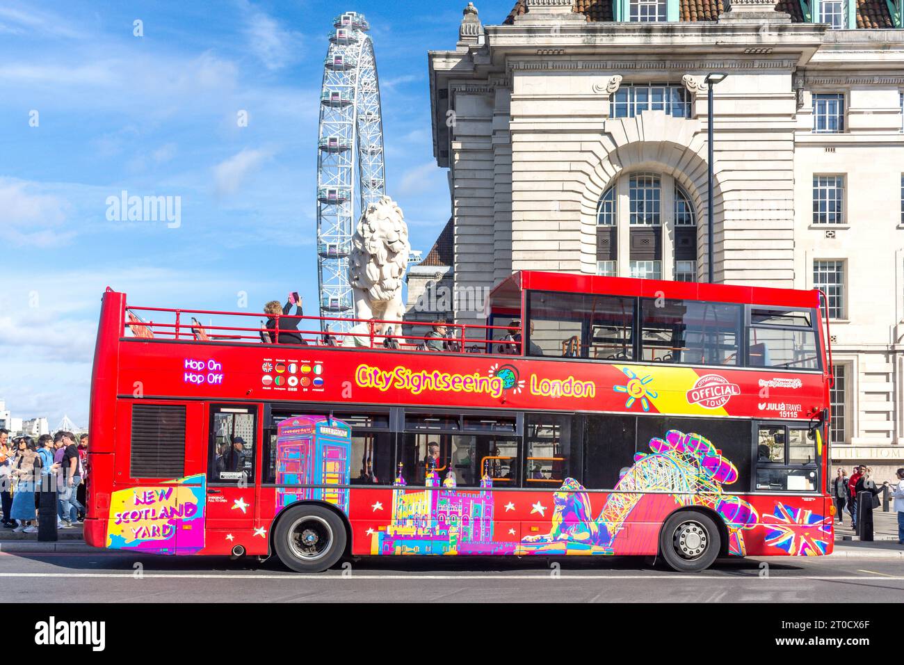 City Sightseeing Bus an der Westminster Bridge, South Bank, London Borough of Lambeth, Greater London, England, Großbritannien Stockfoto