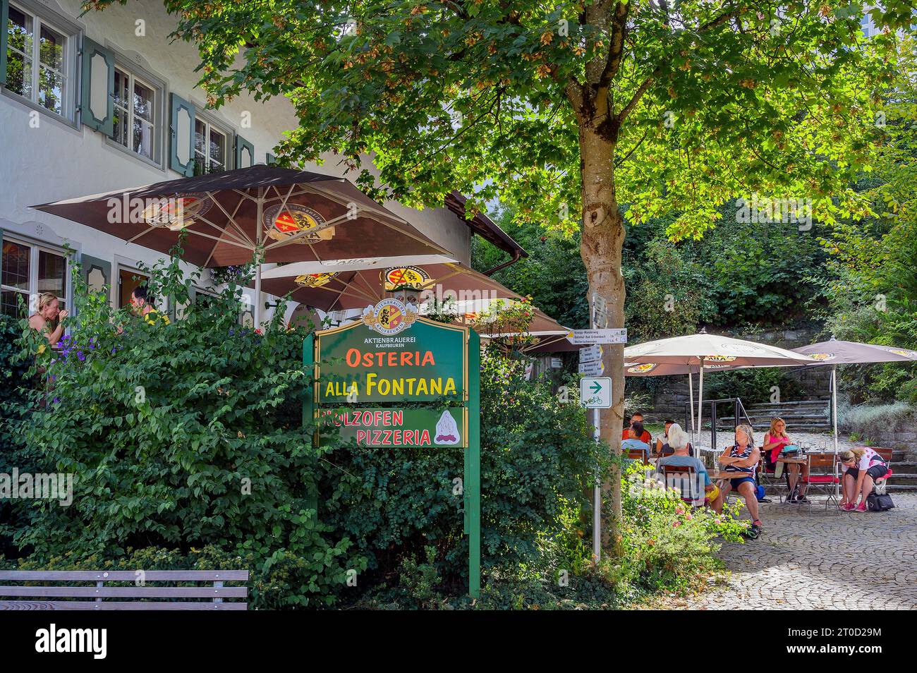 Osteria alla Fontana mit Biergarten, Bad Groenenbach, Bayern, Deutschland Stockfoto