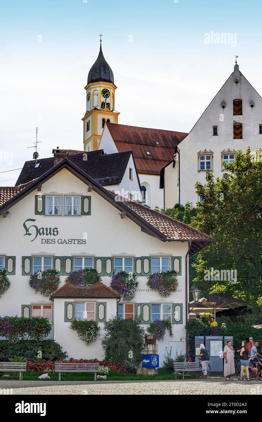 Haus des Gastes und Stiftskirche Bad Groenenbach, Bayern Stockfoto