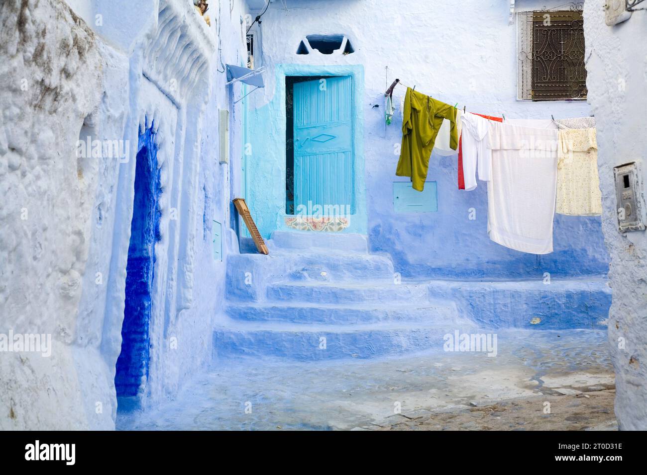 Blau getünchte Häuser in Chefchaouen, Rif-Gebirge, Marokko. Stockfoto