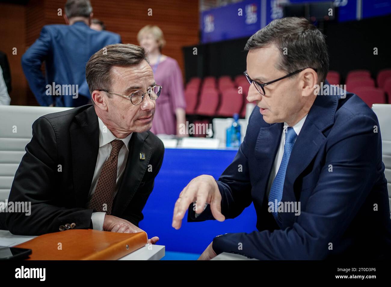 Granada, Spanien. Oktober 2023. Ulf Kristersson (l), Ministerpräsident Schwedens, und Mateusz Morawiecki, Ministerpräsident Polens, nehmen an der Arbeitssitzung des informellen EU-Gipfels am Vormittag Teil. Quelle: Kay Nietfeld/dpa/Alamy Live News Stockfoto