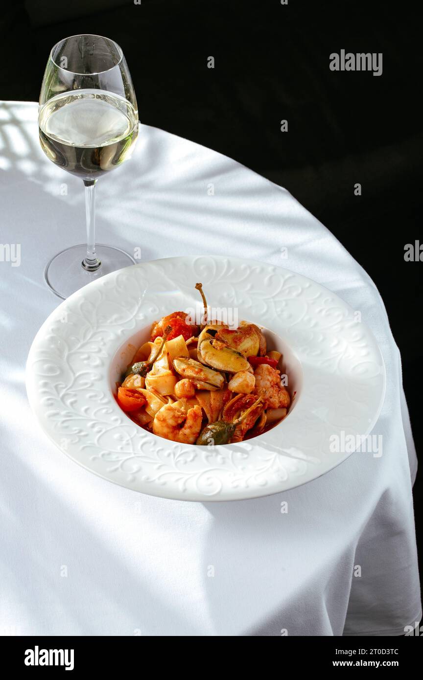 italienischer Fettuccine mit Riesengarnelen. Garnelennudeln Stockfoto