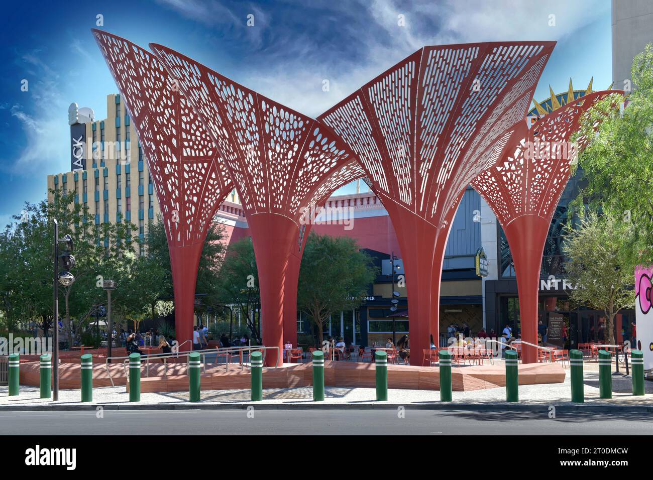Nevada USA 4. September 2021 Stadtbild der vier Schattenstrukturen im „Park“ neben dem NY-NY Las Vegas Hotel Stockfoto