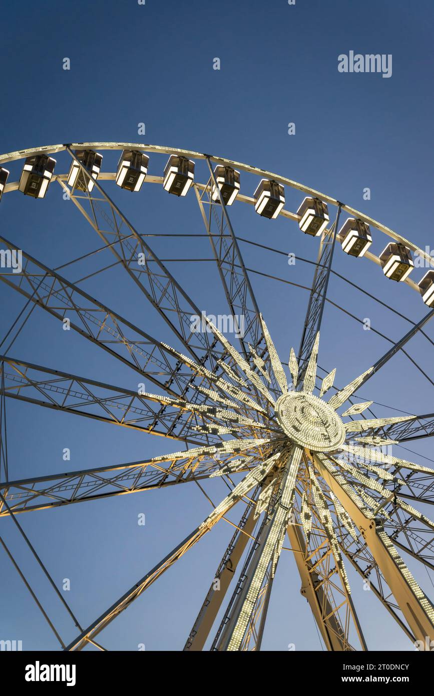 Das Riesenrad von Budapest befindet sich in einem öffentlichen Park am Erzsébet-Platz, Budapest, Ungarn Stockfoto