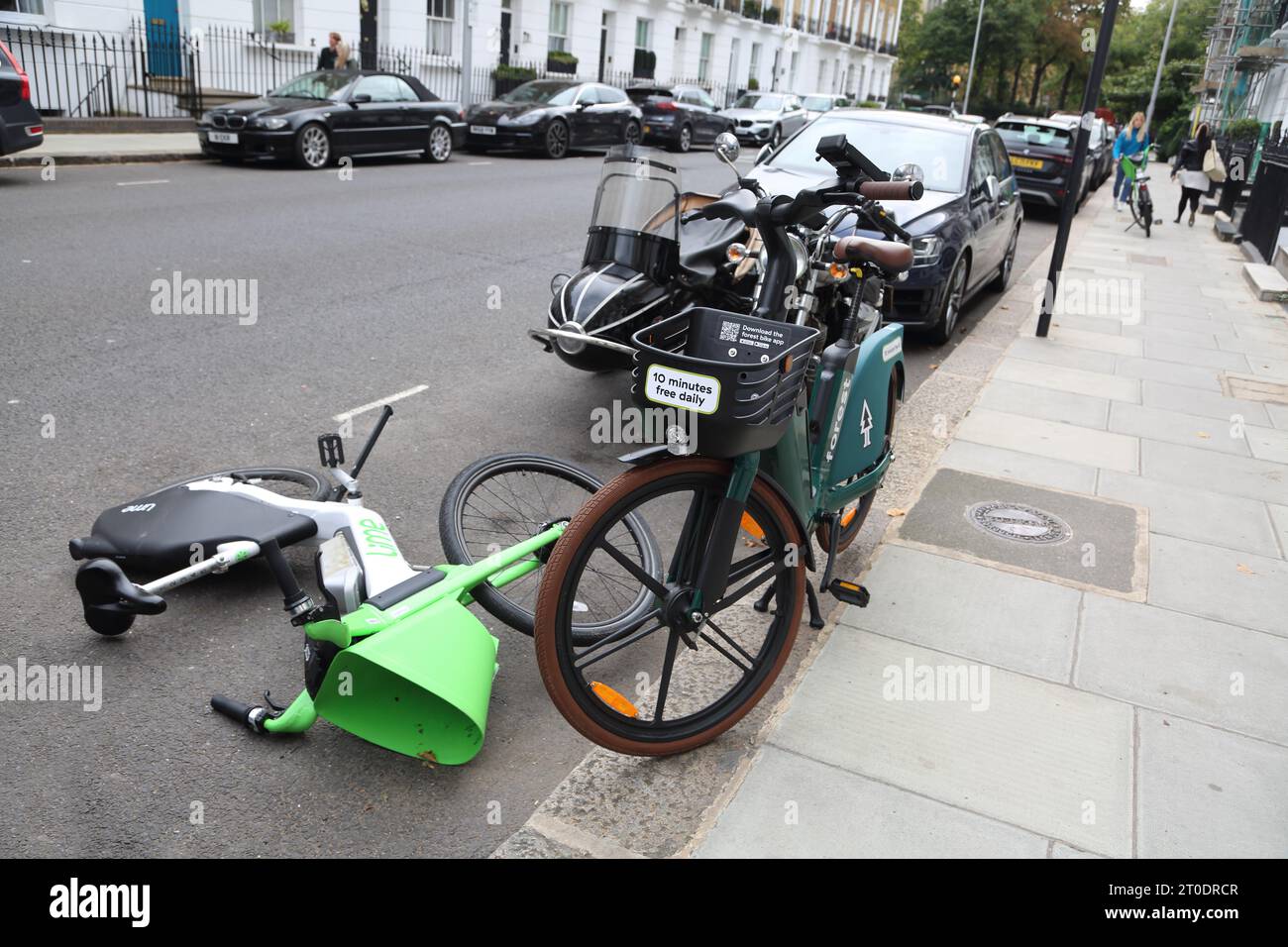 Forest (ehemals Humanforest) E-Bike Dockless Fahrradverleih System und Lime e e-Bike Chelsea London England Stockfoto