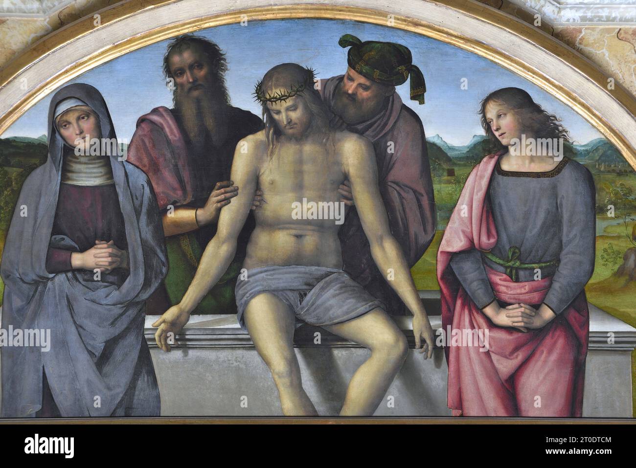 Fano (Italien, Marken. Provinz Pesaro-Urbino). Kirche Santa Maria Nuova, Pietro Vannucci bekannt als Il Perugino, Altar von Fano (Jungfrau und Kind mit den Heiligen Johannes dem Täufer, Ludwig von Toulouse, Franz von Assisi, Peter und Maria Magdalena; Pietà im Cymatium mit dem Heiligen Joseph von Arimathea und St. Nicodemus), Öl auf Platte, 1488-89 Stockfoto