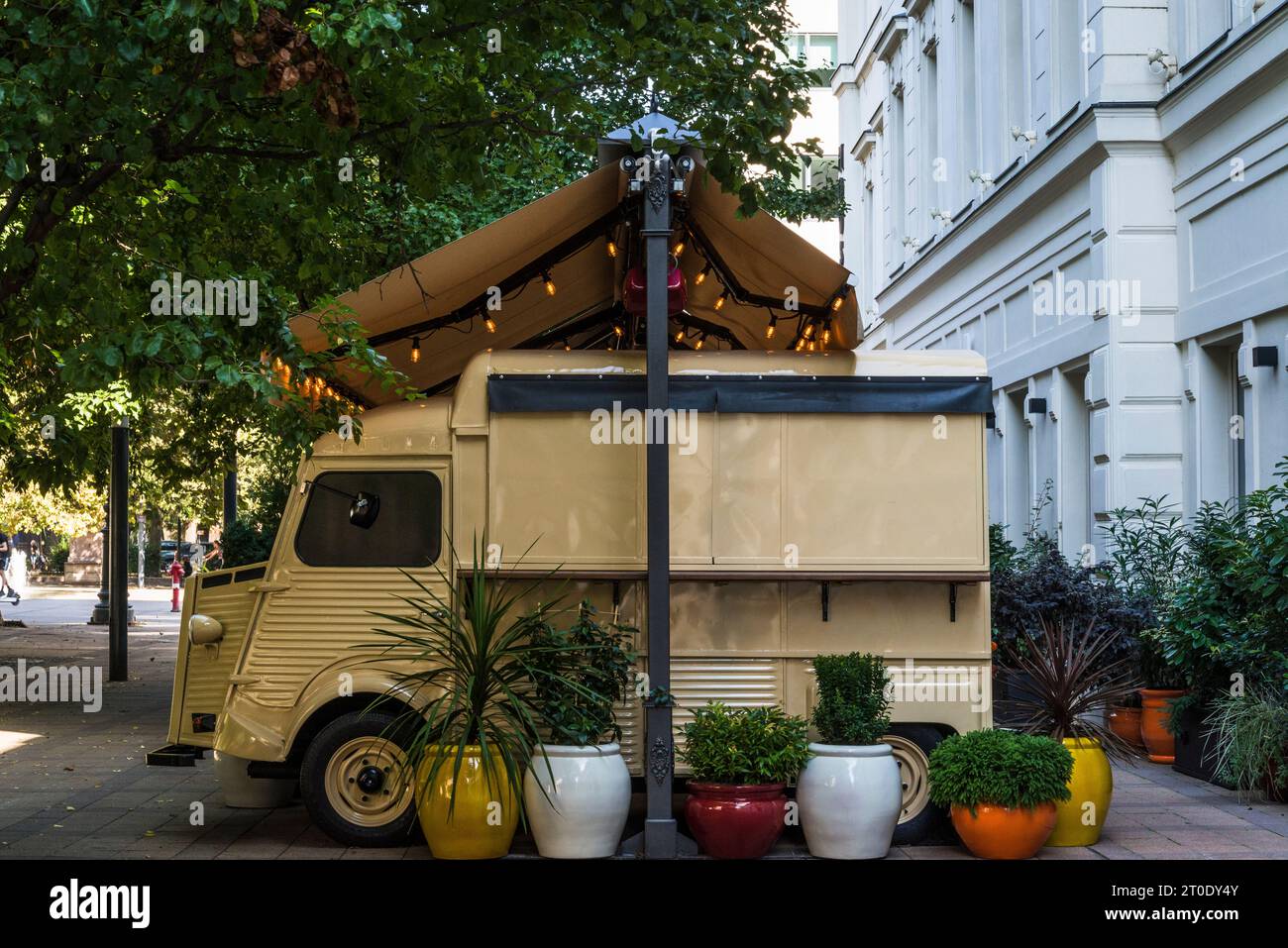 Nettes Wohnmobil-Café, Budapest, Ungarn Stockfoto