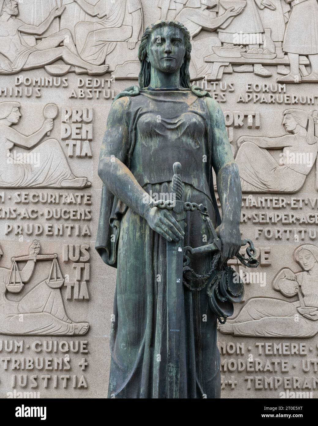 Statue der Gerechtigkeit, Justizpalast, Porto, Portugal Stockfoto