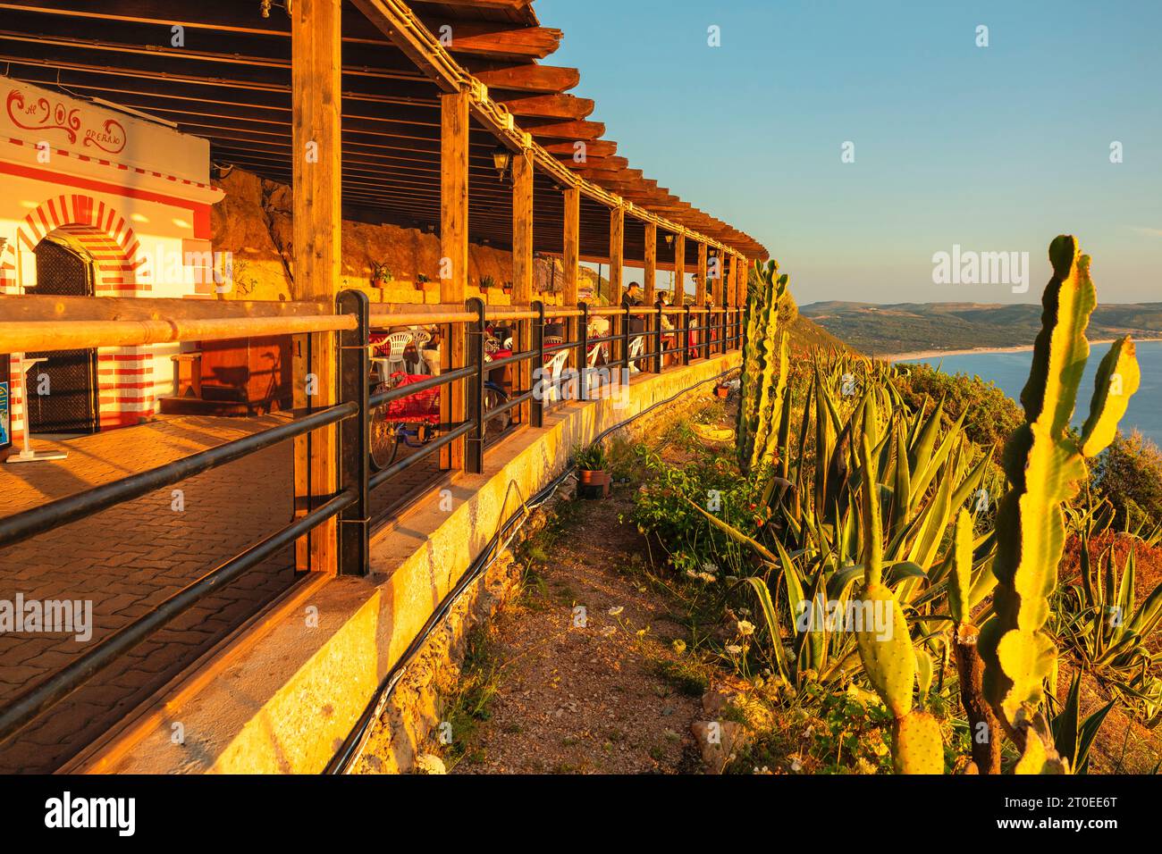 Restaurant am Aussichtspunkt über dem Bergwerk Laveria Lamarmora, Nebida, Provinz Sud Sardegna, Sardinien, Italien Stockfoto