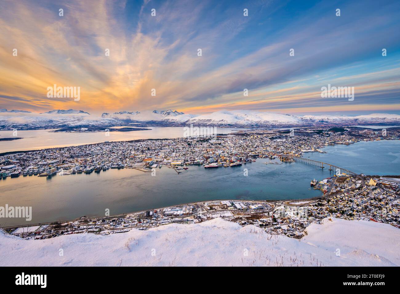 Blick auf den Sonnenuntergang im Winter in Tromso, Norwegen Stockfoto