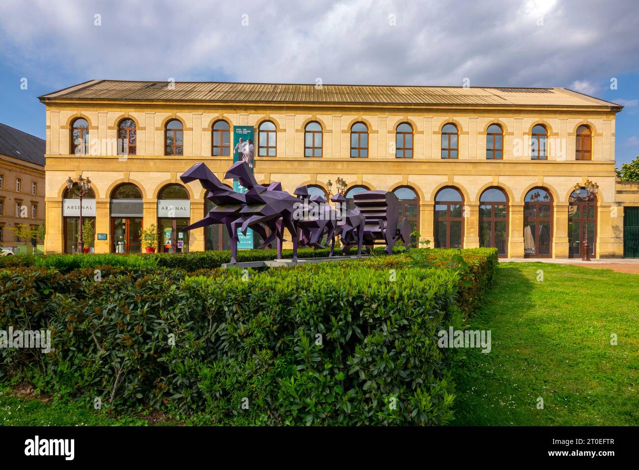 Skulptur La Carosse im Arsenal am Place de la Republique de Metz, Metz, Moseltal, Mosel, Grand Est, Elsace-Champagne-Ardenne-Lorraine, Frankreich Stockfoto