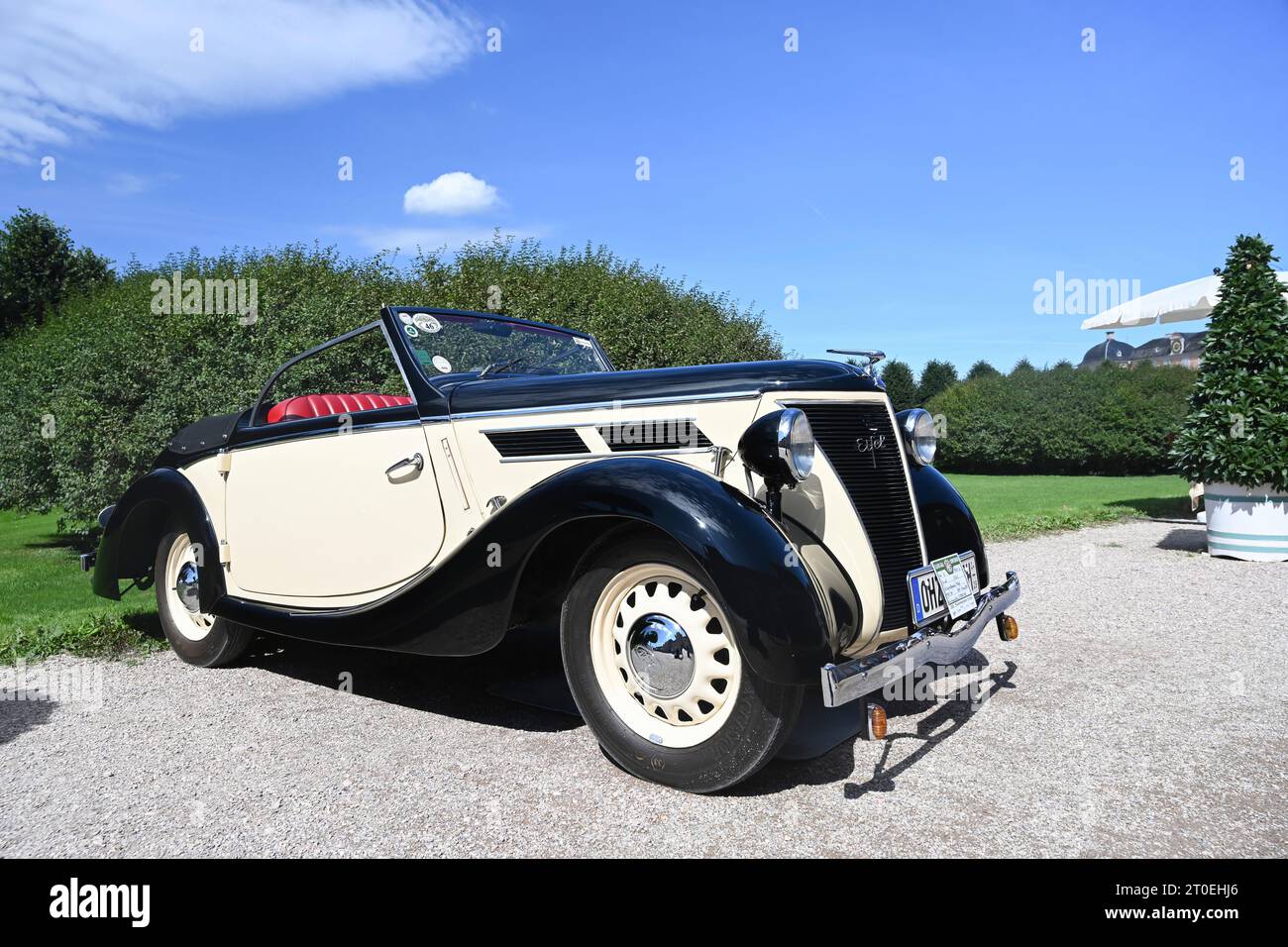 Schwetzingen, Baden-Württemberg, Deutschland, Concours d'Elegance im Schlosspark, Ford Typ Eifel, Karosserie von Gläser Dresden, Baujahr 1937, 1172 ccm, 34 ps. Stockfoto