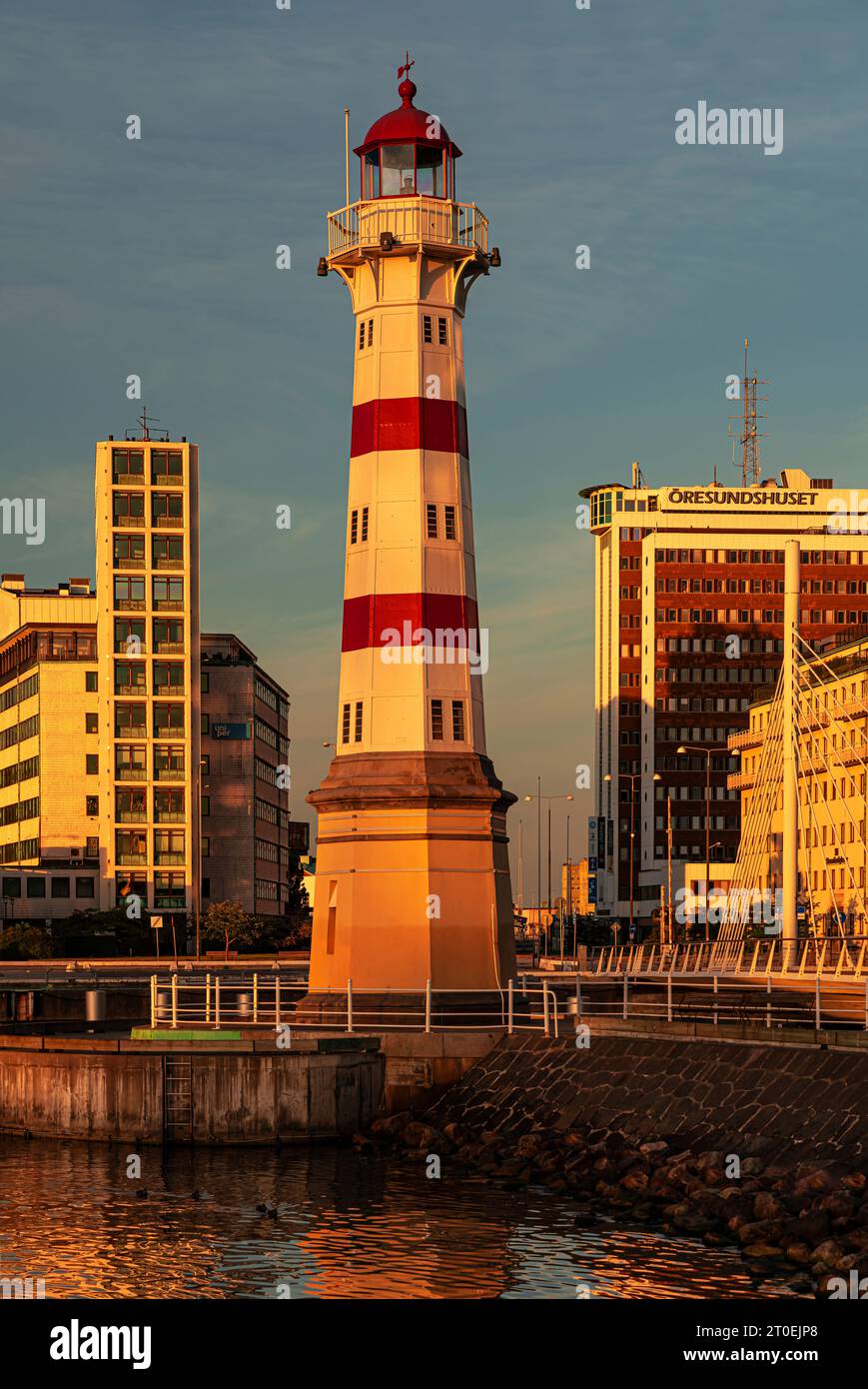 Leuchtturm im Hafen von Malmö, Skane, Schweden Stockfoto