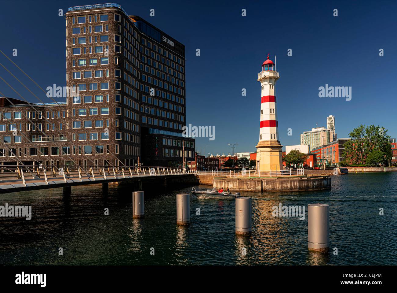 Alter Leuchtturm im Hafen von Malmö, Skane, Schweden Stockfoto