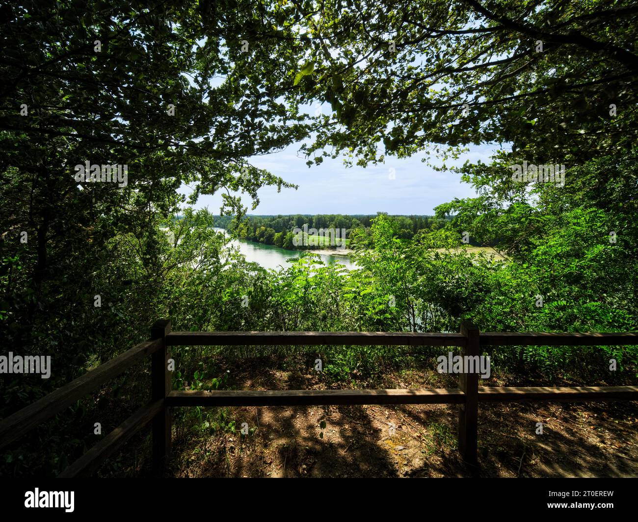 Tiefblick vom Lechhöhenweg zwischen Landsberg und Pitzling über der Teufelsküche Stockfoto