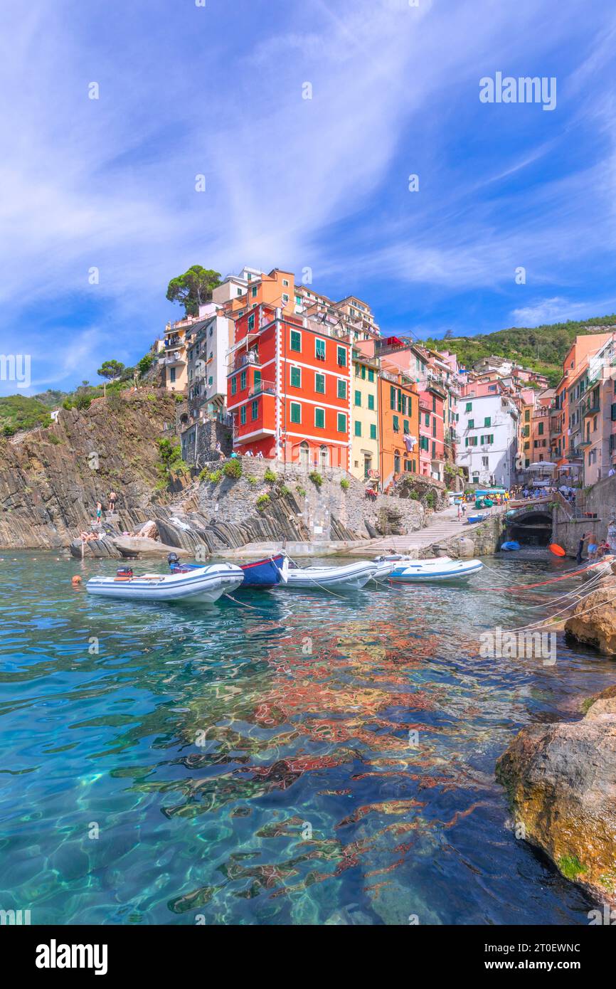 Italien, Ligurien, Provinz La Spezia, Riomaggiore, kleines Küstendorf entlang der Cinque Terre Stockfoto