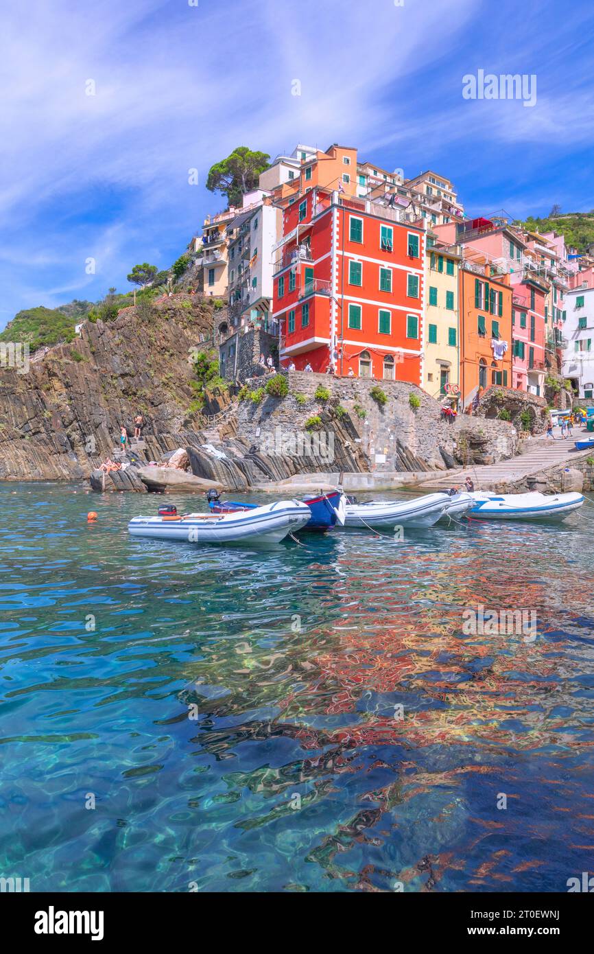 Italien, Ligurien, Provinz La Spezia, Riomaggiore, kleines Küstendorf entlang der Cinque Terre Stockfoto