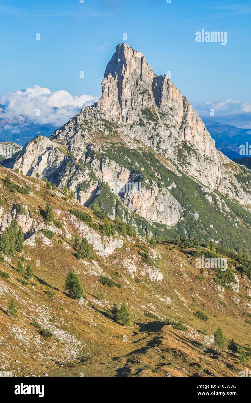 Italien, Veneto, Provinz Belluno, Sass de Stria/Hexenstein oder Hexenfels, Berg an der Grenze zwischen den Gemeinden Cortina d'Ampezzo und Livinallongo del Col di Lana, Dolomiten Stockfoto