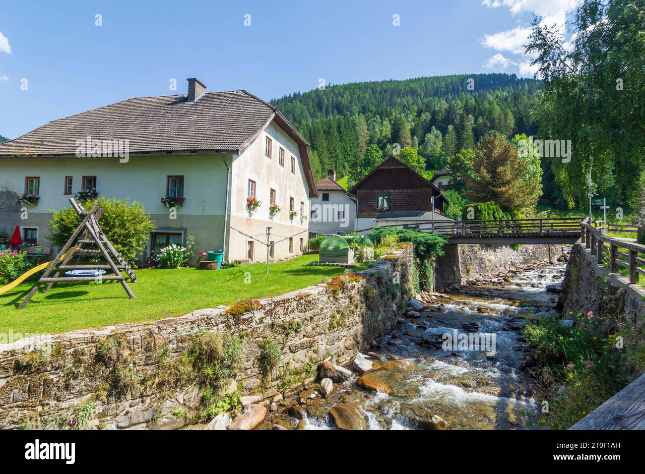 Ramingstein, Dorf Ramingstein, Fluss Mislitzbach im Lungau, Salzburg, Österreich Stockfoto