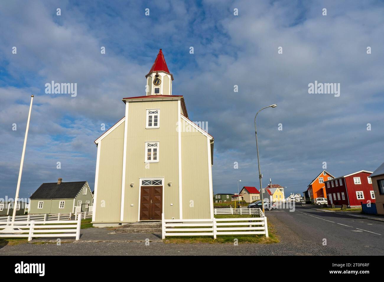Die Dorfkirche in der Stadt Eyrarbakkakirkja (1890), Island. Stockfoto