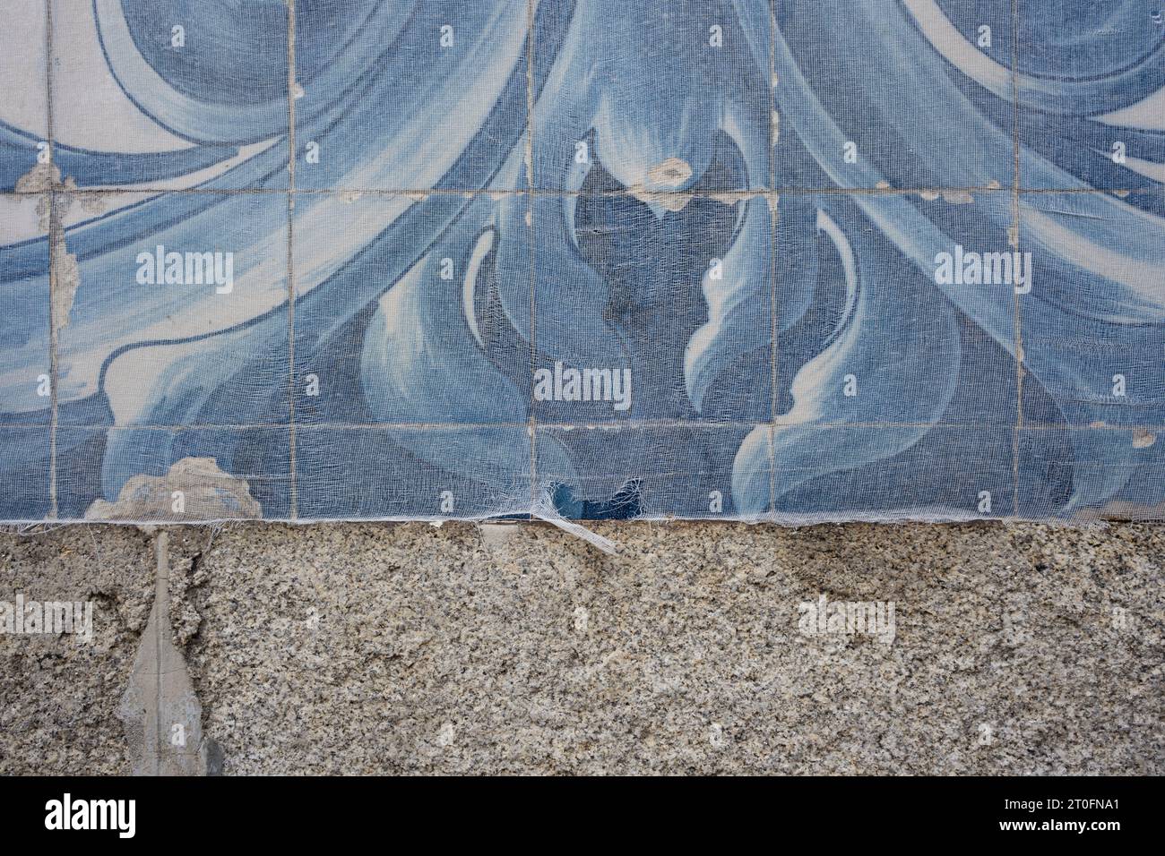 Igreja do Carmo azulejos (Fliesen) mit Schutzgaze bedeckt - Porto, Portugal Stockfoto