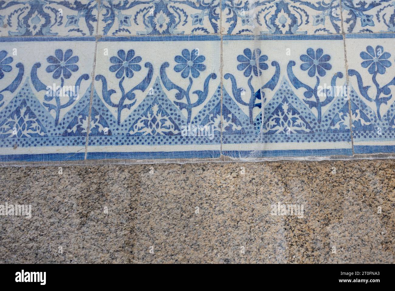 Igreja do Carmo azulejos (Fliesen) mit Schutzgaze bedeckt - Porto, Portugal Stockfoto