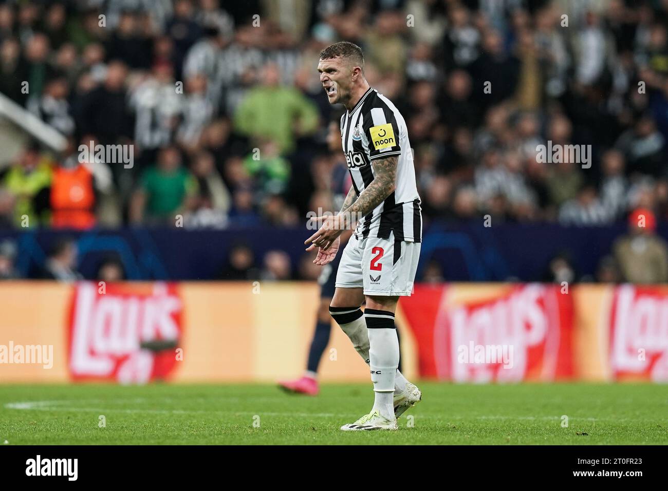 Newcastle, Großbritannien. Oktober 2023. Newcastle United Defender Kieran Trippier (2) Emotionen während des Spiels Newcastle United FC gegen Paris Saint-Germain FC, UEFA Champions League Runde 1 im St.James' Park, Newcastle, Vereinigtes Königreich am 4. Oktober 2023 Credit: Every Second Media/Alamy Live News Stockfoto