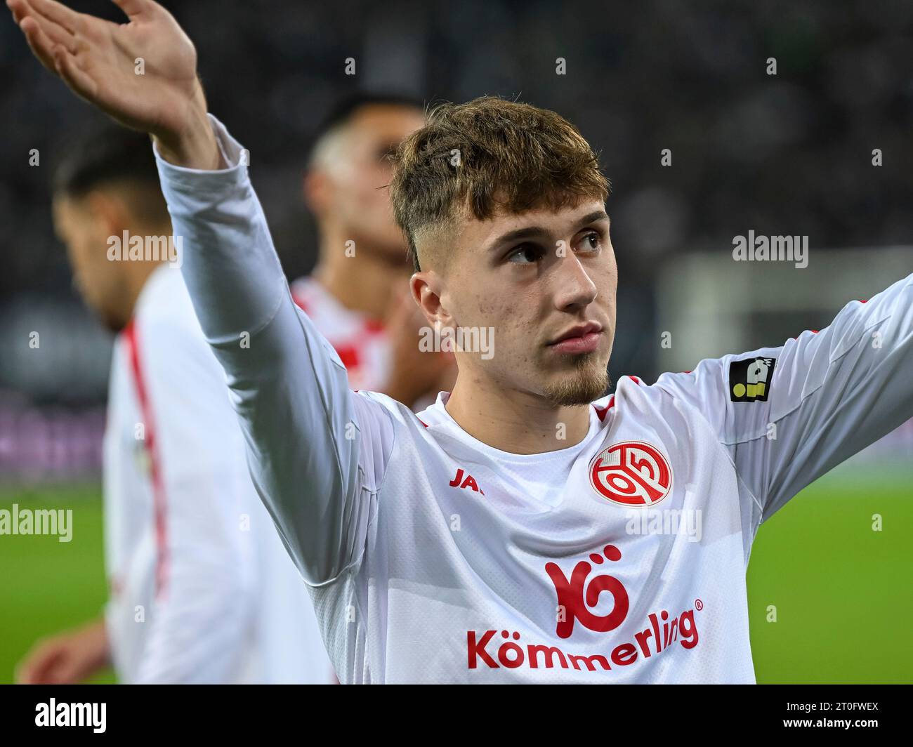 Brajan Gruda (1. FSV Mainz 05, #43) bedankt sich bei den Fans. Borussia ...