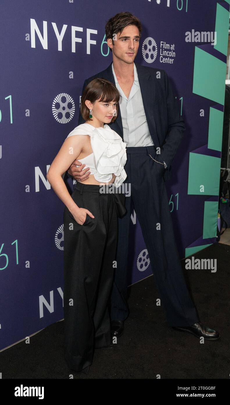 New York, USA. Oktober 2023. Die Schauspielerin Cailee Spaeny und der Schauspieler Jacob Elordi nehmen am 6. Oktober 2023 am Filmfestival in der Alice Tully Hall des Lincoln Center Teil. (Foto: Lev Radin/SIPA USA) Credit: SIPA USA/Alamy Live News Stockfoto