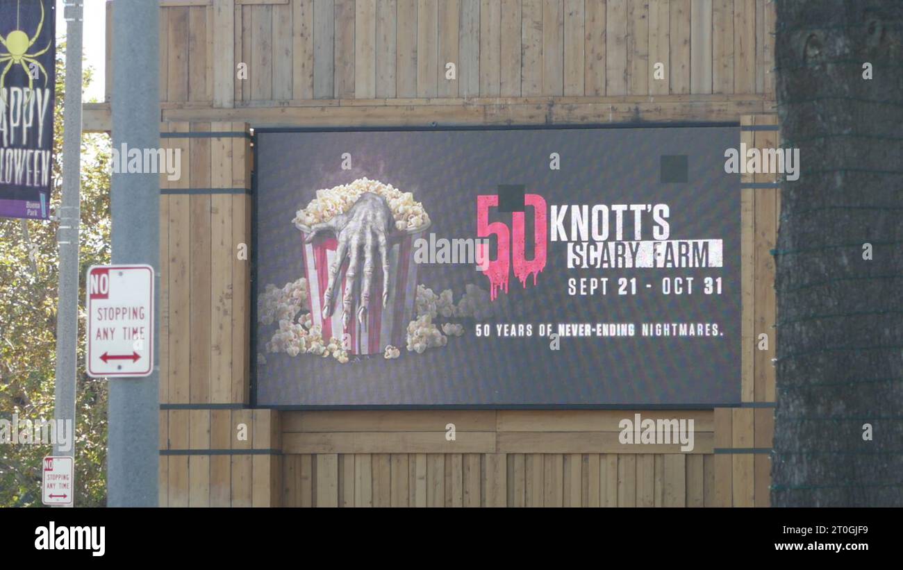Buena Park, Kalifornien, USA 4. Oktober 2023 KnottÕs Scary Farm Halloween Haunt 50. Jahrestag auf der KnottÕs Berry Farm am 4. Oktober 2023 in Buena Park, Kalifornien, USA. Foto: Barry King/Alamy Stock Photo Stockfoto