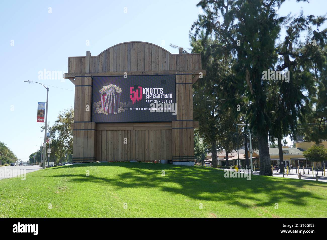 Buena Park, Kalifornien, USA 4. Oktober 2023 KnottÕs Scary Farm Halloween Haunt 50. Jahrestag auf der KnottÕs Berry Farm am 4. Oktober 2023 in Buena Park, Kalifornien, USA. Foto: Barry King/Alamy Stock Photo Stockfoto