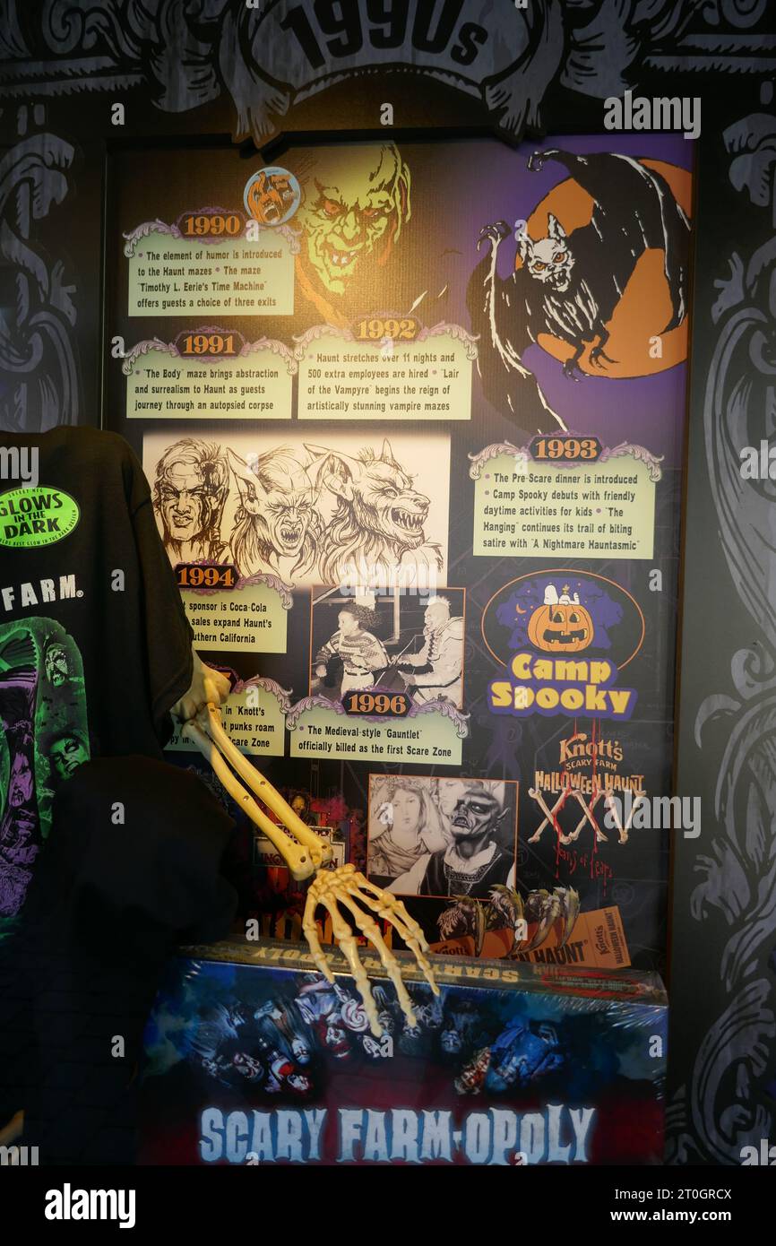 Buena Park, Kalifornien, USA 4. Oktober 2023 KnottÕs Scary Farm Halloween Haunt 50. Jahrestag auf der KnottÕs Berry Farm am 4. Oktober 2023 in Buena Park, Kalifornien, USA. Foto: Barry King/Alamy Stock Photo Stockfoto