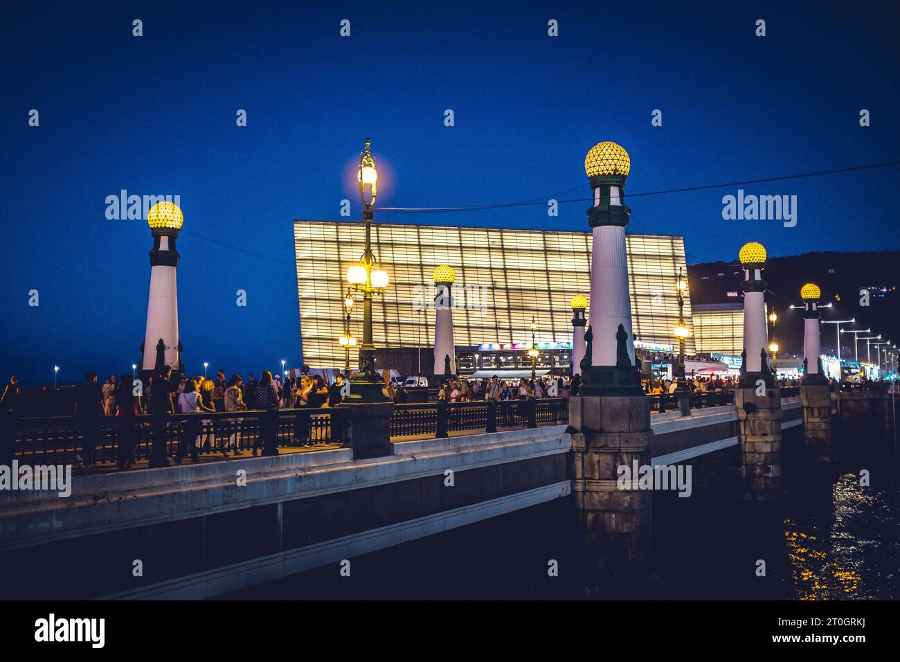 San Sebastian Filmfestival mit beleuchtetem Kursaal. Stockfoto